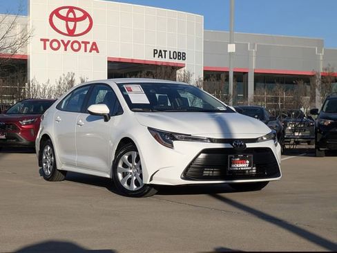 Used 2025 Toyota Corolla LE image 2