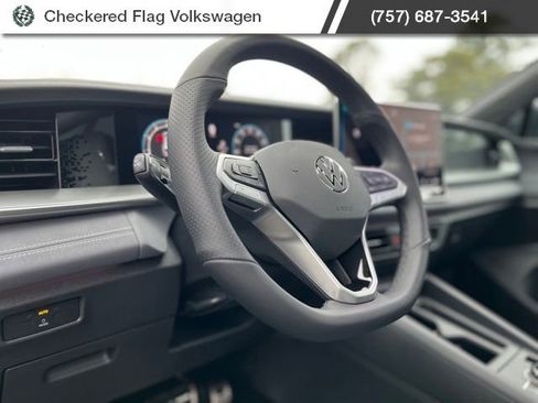 New 2026 Volkswagen Tiguan SE R-Line image 17