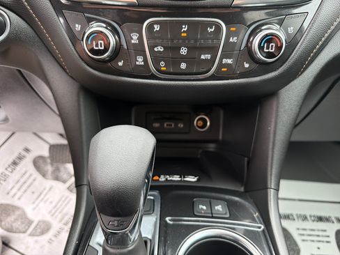 Used 2023 Chevrolet Equinox Premier AWD/4WD image 23