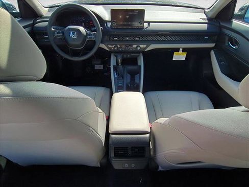 New 2025 Honda Accord SE image 18