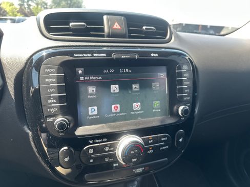 Used 2017 Kia Soul ! w/ Tech Package FWD image 14