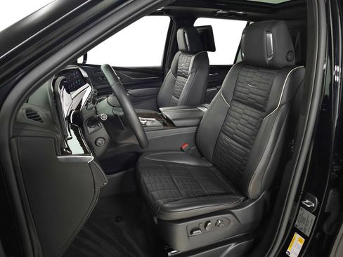 Certified 2023 Cadillac Escalade Sport Platinum w/ LPO, ONYX Package AWD/4WD image 19