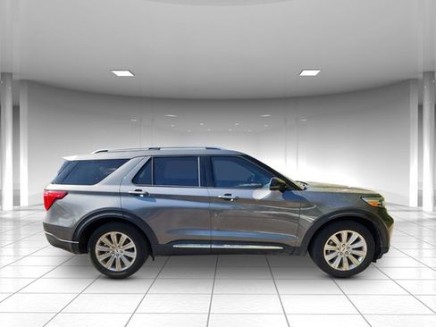 Used 2022 Ford Explorer Limited w/ Equipment Group 301A image 2