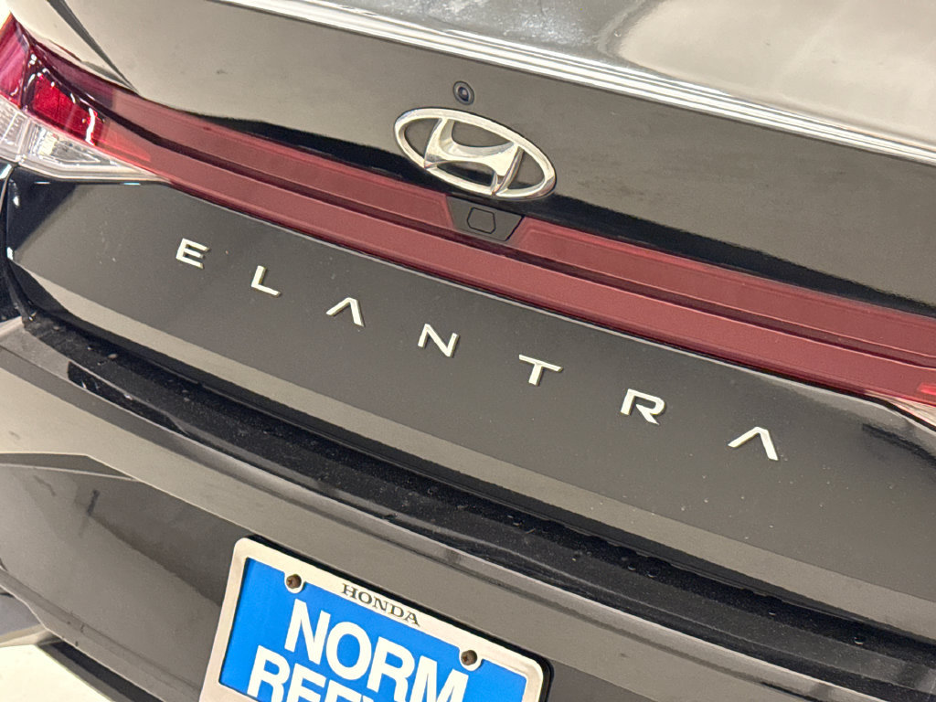 Used 2023 Hyundai Elantra SEL w/ Convenience Package FWD image 10
