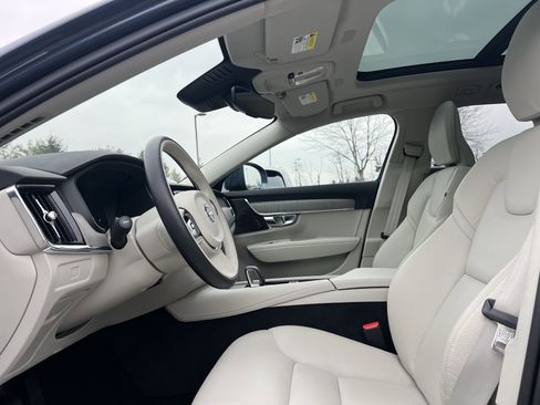 Used 2025 Volvo V90 B6 Cross Country Plus image 47