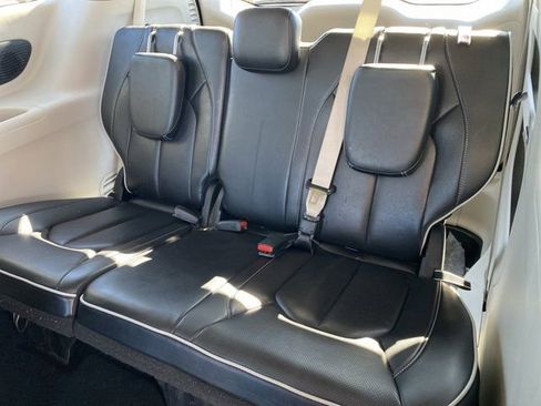 Certified 2023 Chrysler Pacifica Limited image 35