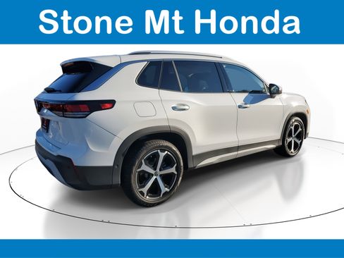 Used 2025 Volkswagen Tiguan SE image 6