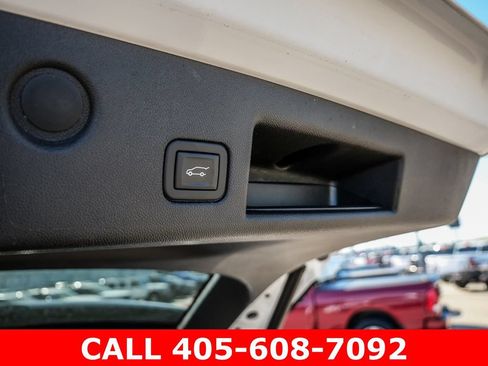 Used 2023 Chevrolet Equinox Premier AWD/4WD image 13