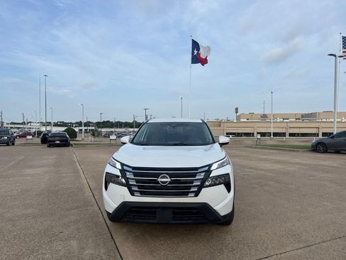 Used 2024 Nissan Rogue SV AWD/4WD image 5