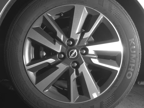 Used 2025 Nissan Versa SV image 12