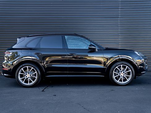 Certified 2025 Porsche Cayenne image 27