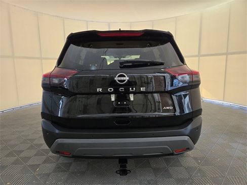 Used 2023 Nissan Rogue S image 10