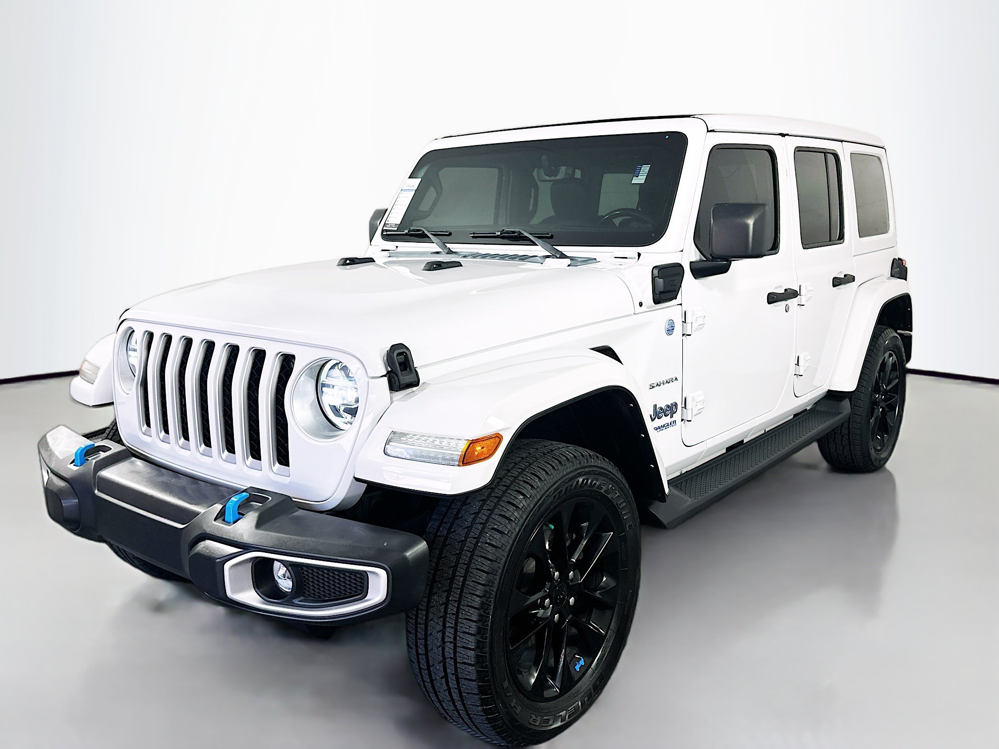 Used 2022 Jeep Wrangler Unlimited Sahara w/ Cold Weather Group AWD/4WD image 3