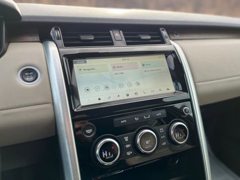 Used 2018 Land Rover Discovery HSE image 26