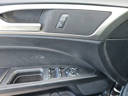 Used 2019 Ford Fusion SE AWD/4WD image 16