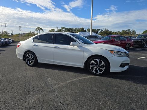 Used 2017 Honda Accord EX-L image 2