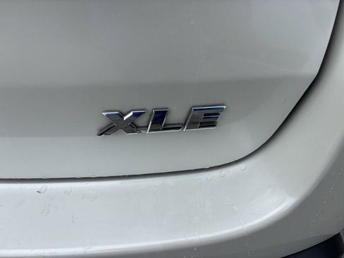 Used 2018 Toyota Highlander XLE FWD image 5