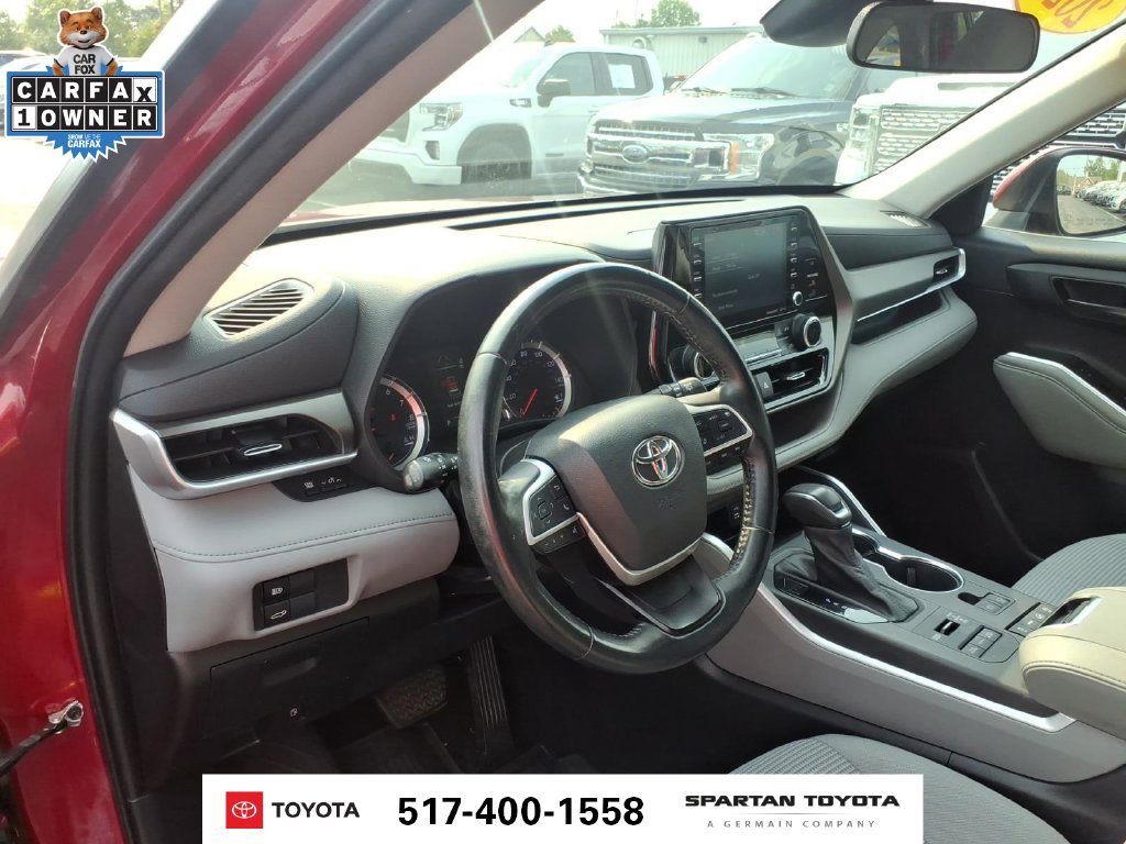 Used 2022 Toyota Highlander LE AWD/4WD image 15
