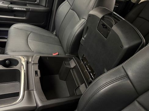 Used 2018 RAM 2500 Laramie w/ Sport Appearance Group AWD/4WD image 31