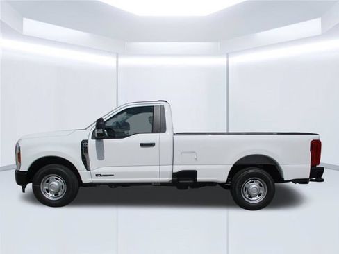 Used 2025 Ford F250 XL w/ XL Driver Assist Package RWD image 4