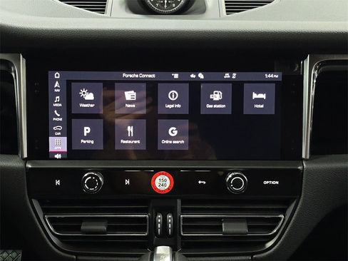 Used 2024 Porsche Macan image 17