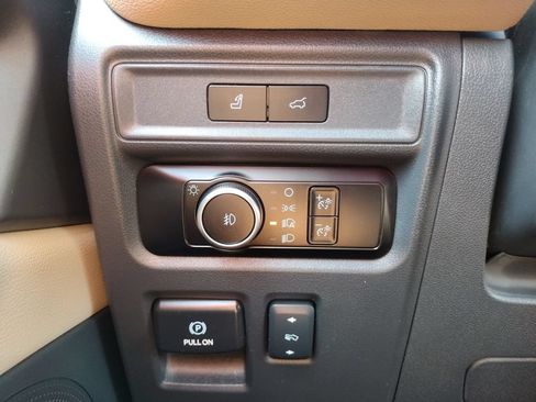 Used 2024 Ford Expedition Limited AWD/4WD image 9