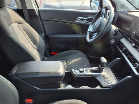 Used 2024 Kia Sportage LX image 18