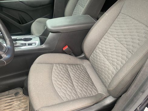 Used 2020 Chevrolet Equinox LT w/ Driver Convenience Package image 6