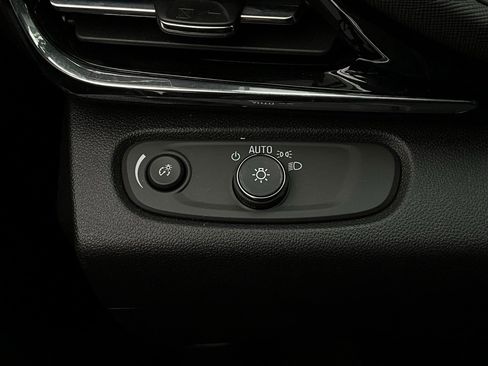 Used 2025 Buick Envista Sport Touring image 20