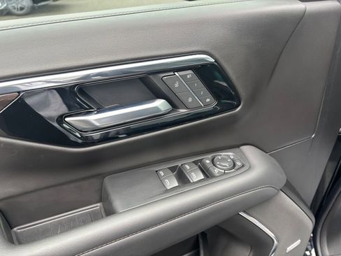 Certified 2025 Chevrolet Suburban LT w/ Comfort Package image 21