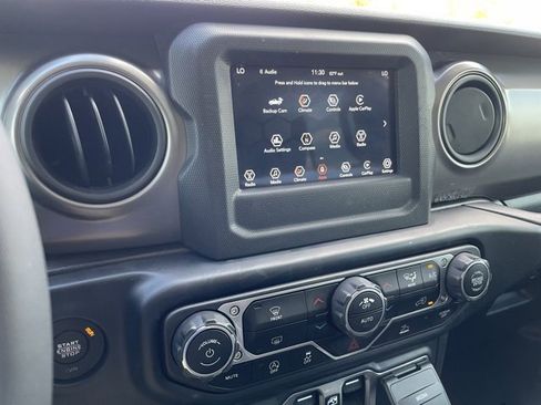 Used 2023 Jeep Gladiator Sport image 11