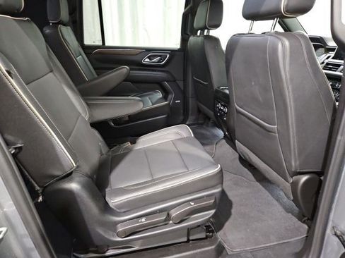 Used 2023 Chevrolet Suburban Premier AWD/4WD image 17