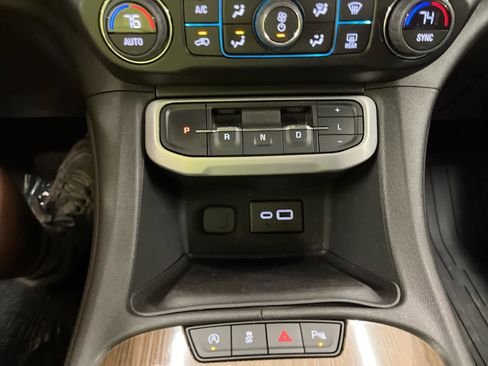 Used 2023 GMC Acadia SLE w/ Driver Convenience Package image 26