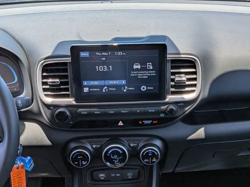 Used 2023 Hyundai Venue SEL FWD image 18