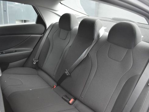 Used 2025 Hyundai Elantra SE FWD image 20