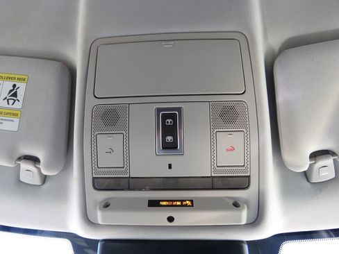 Used 2017 Land Rover Range Rover Evoque SE image 28