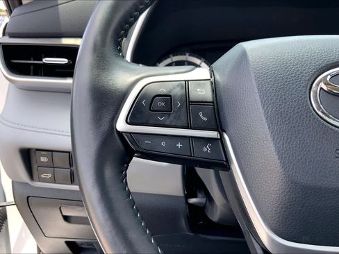 Used 2022 Toyota Highlander XLE FWD image 23