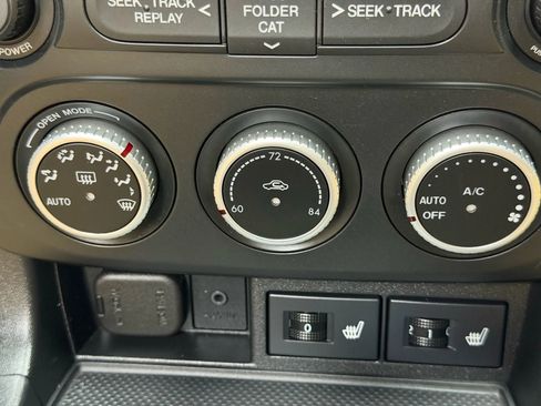 Used 2010 MAZDA MX-5 Miata Grand Touring w/ Premium Pkg image 18