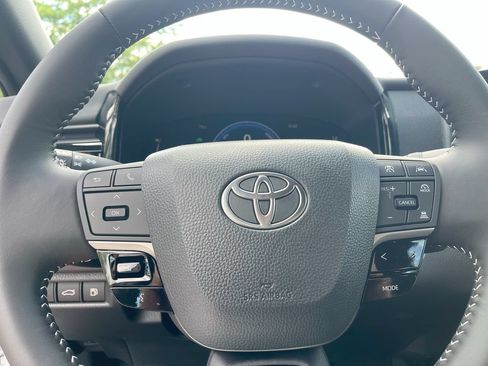 Used 2026 Toyota Camry SE FWD image 7