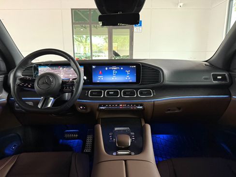 Used 2025 Mercedes-Benz GLS 580 GLS 580 image 39