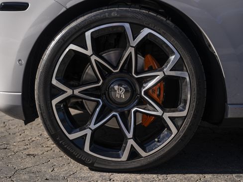 Used 2023 Rolls-Royce Cullinan Black Badge w/ Leather Finishing Pack image 19