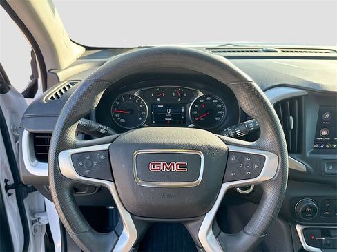 Used 2024 GMC Terrain SLE w/ Driver Convenience Package image 13