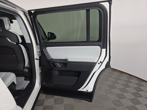 Used 2023 Rivian R1S Adventure AWD/4WD image 19