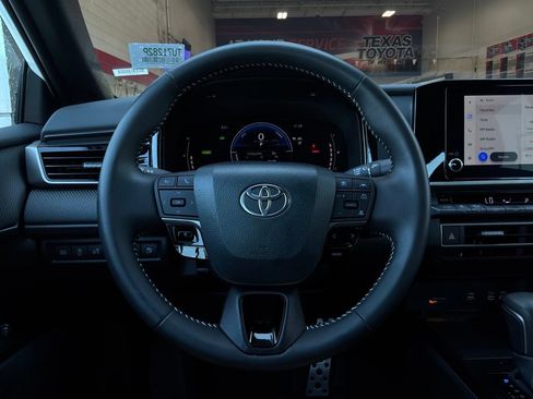 Used 2026 Toyota Camry SE FWD image 34