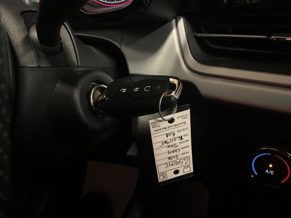 Used 2026 Chevrolet Trax RS FWD image 25