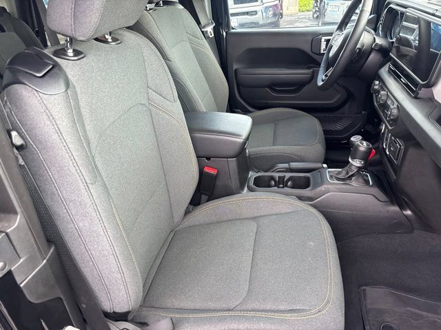 Used 2025 Jeep Wrangler Sport AWD/4WD image 18
