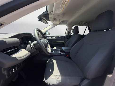 Used 2025 Ford Explorer Active RWD image 8