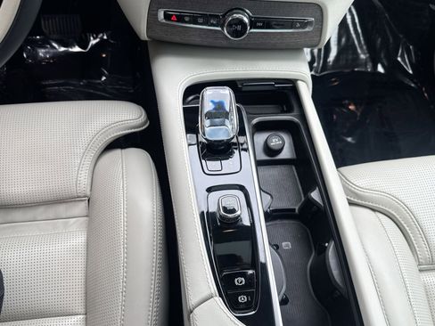 Certified 2023 Volvo XC90 B6 Ultimate w/ Protection Package Premier AWD/4WD image 22