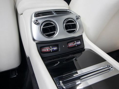 Used 2017 Rolls-Royce Dawn image 44