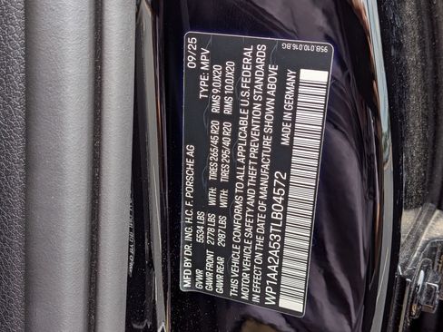 Certified 2026 Porsche Macan AWD/4WD image 28